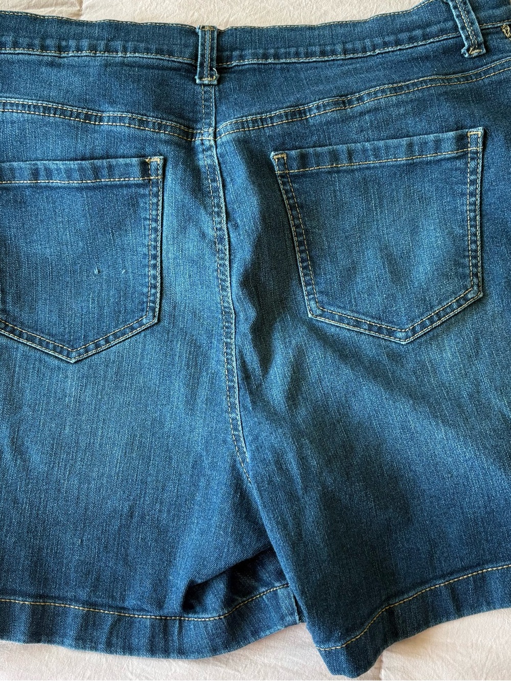Gloria Vanderbilt Amanda Denim Shorts - Picture 2 of 5